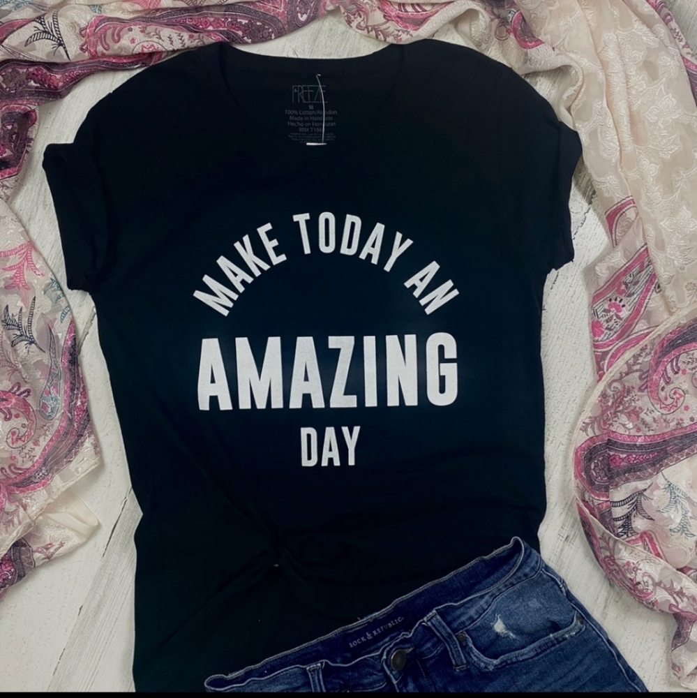 Amazing Day Graphic Tee